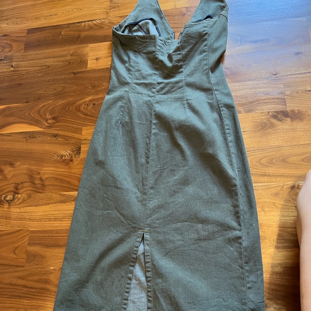 Beautiful denim halter dress in size 8 - Picture 5 of 6